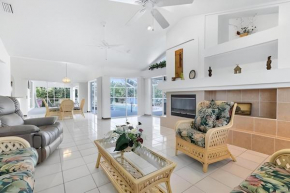 Luxury Villa pool with lake view for 8 guests